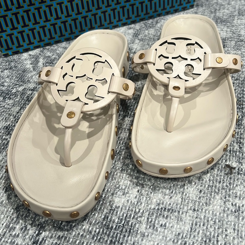 Tory Burch Miller Cloud Coin Leather Thong Sandal - Cream - Size 8